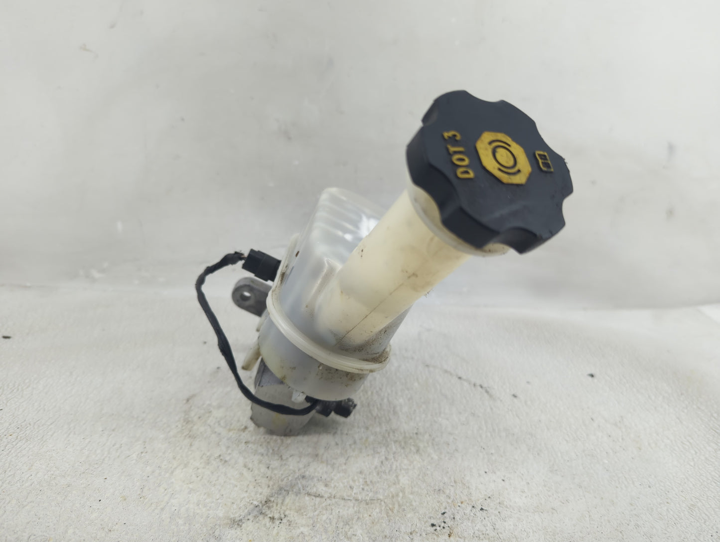2009-2017 Buick Enclave Brake Master Cylinder - Oemusedautoparts1.com