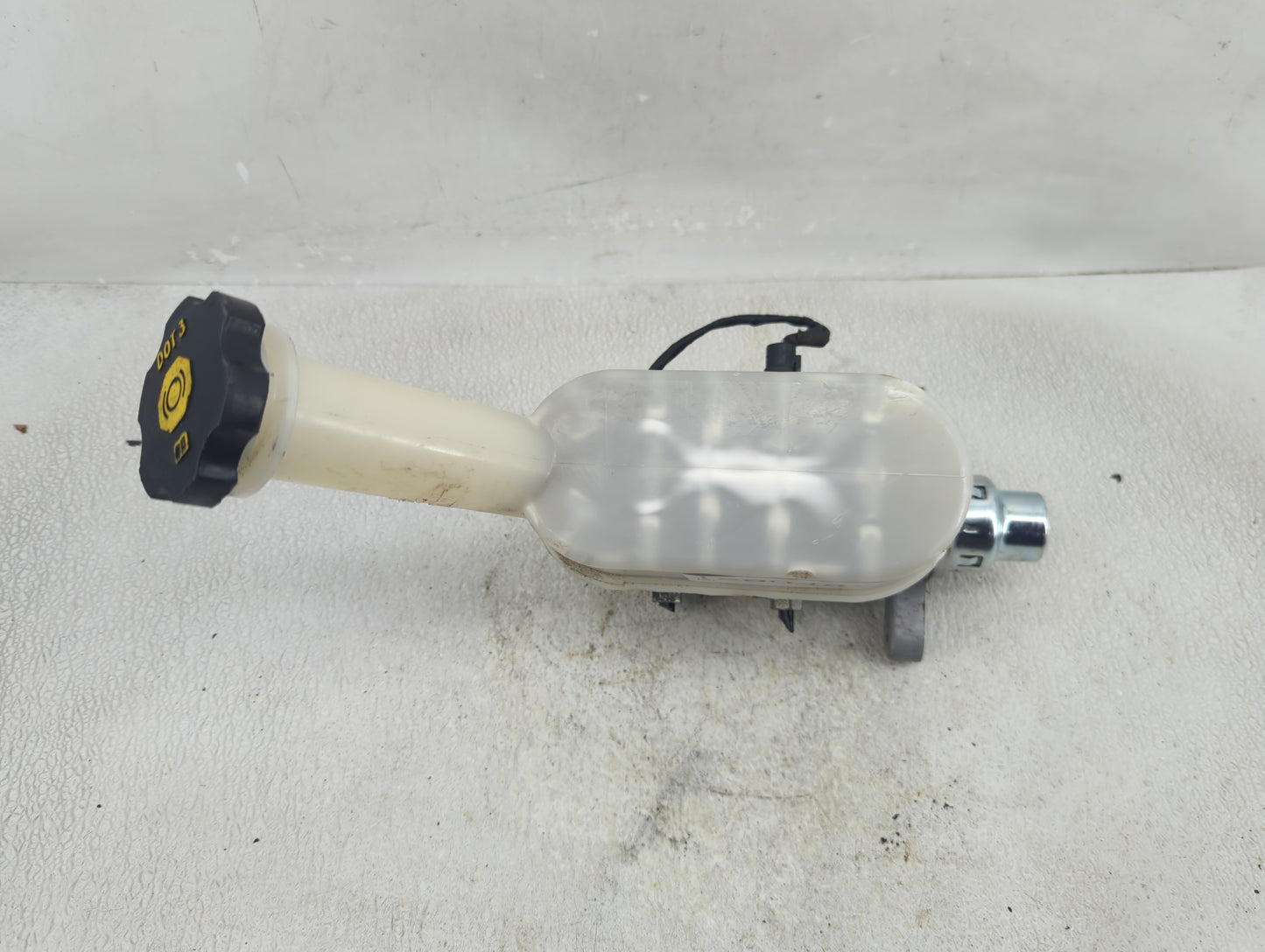 2009-2017 Buick Enclave Brake Master Cylinder - Oemusedautoparts1.com
