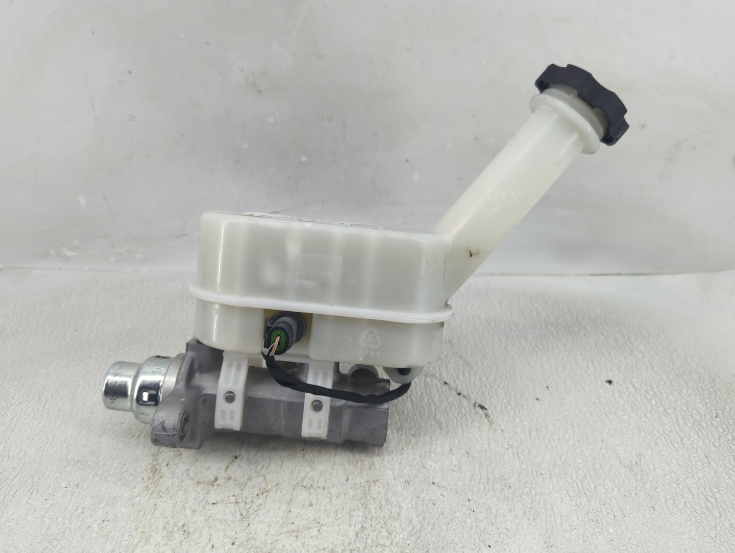 2009-2017 Buick Enclave Brake Master Cylinder - Oemusedautoparts1.com