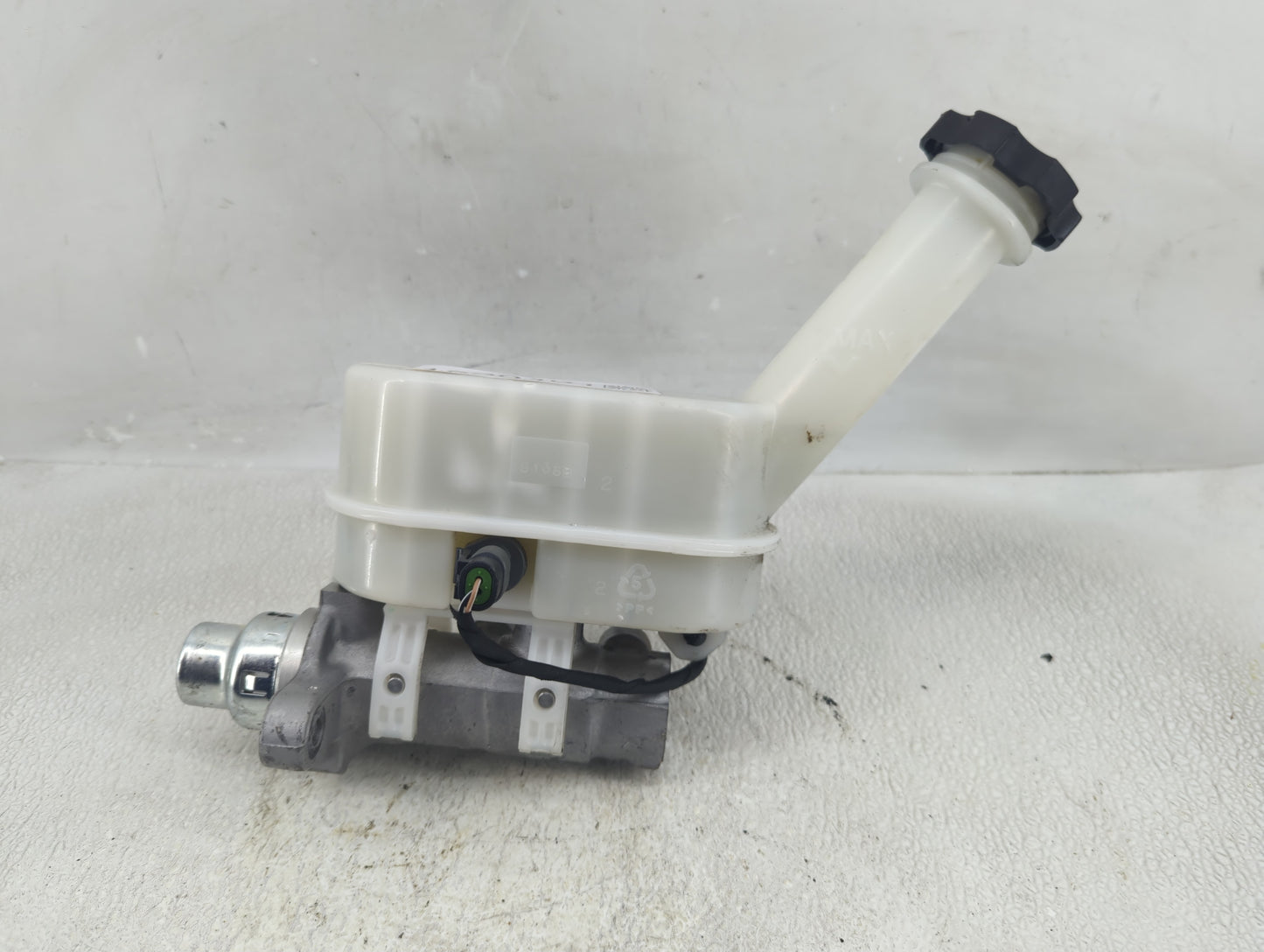 2009-2017 Buick Enclave Brake Master Cylinder - Oemusedautoparts1.com