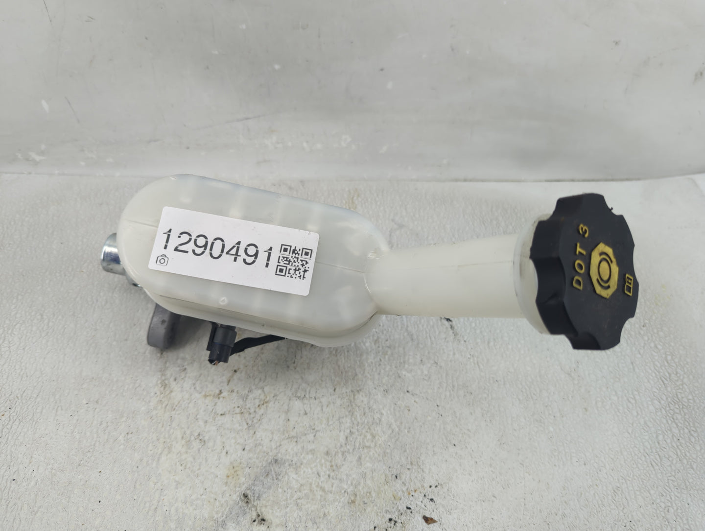 2009-2017 Buick Enclave Brake Master Cylinder - Oemusedautoparts1.com