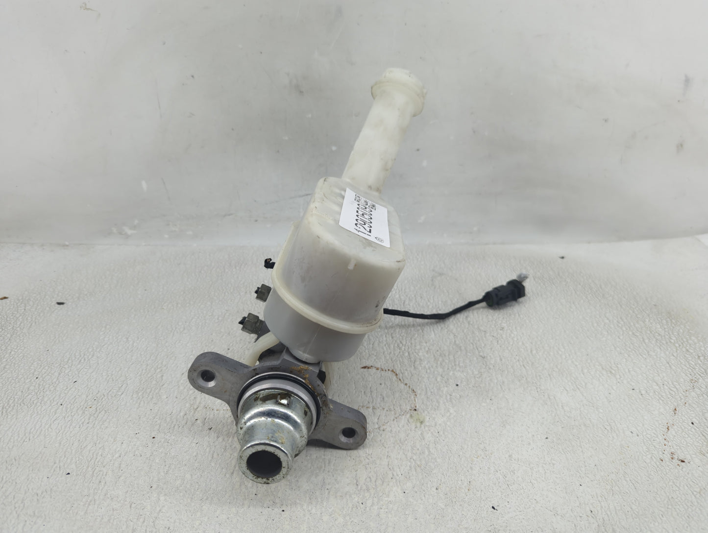 2009-2017 Buick Enclave Brake Master Cylinder - Oemusedautoparts1.com