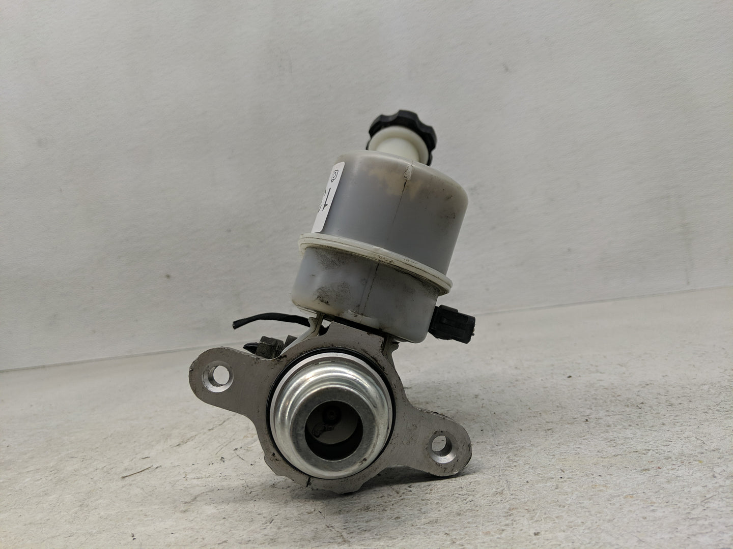 2009-2017 Buick Enclave Brake Master Cylinder - Oemusedautoparts1.com