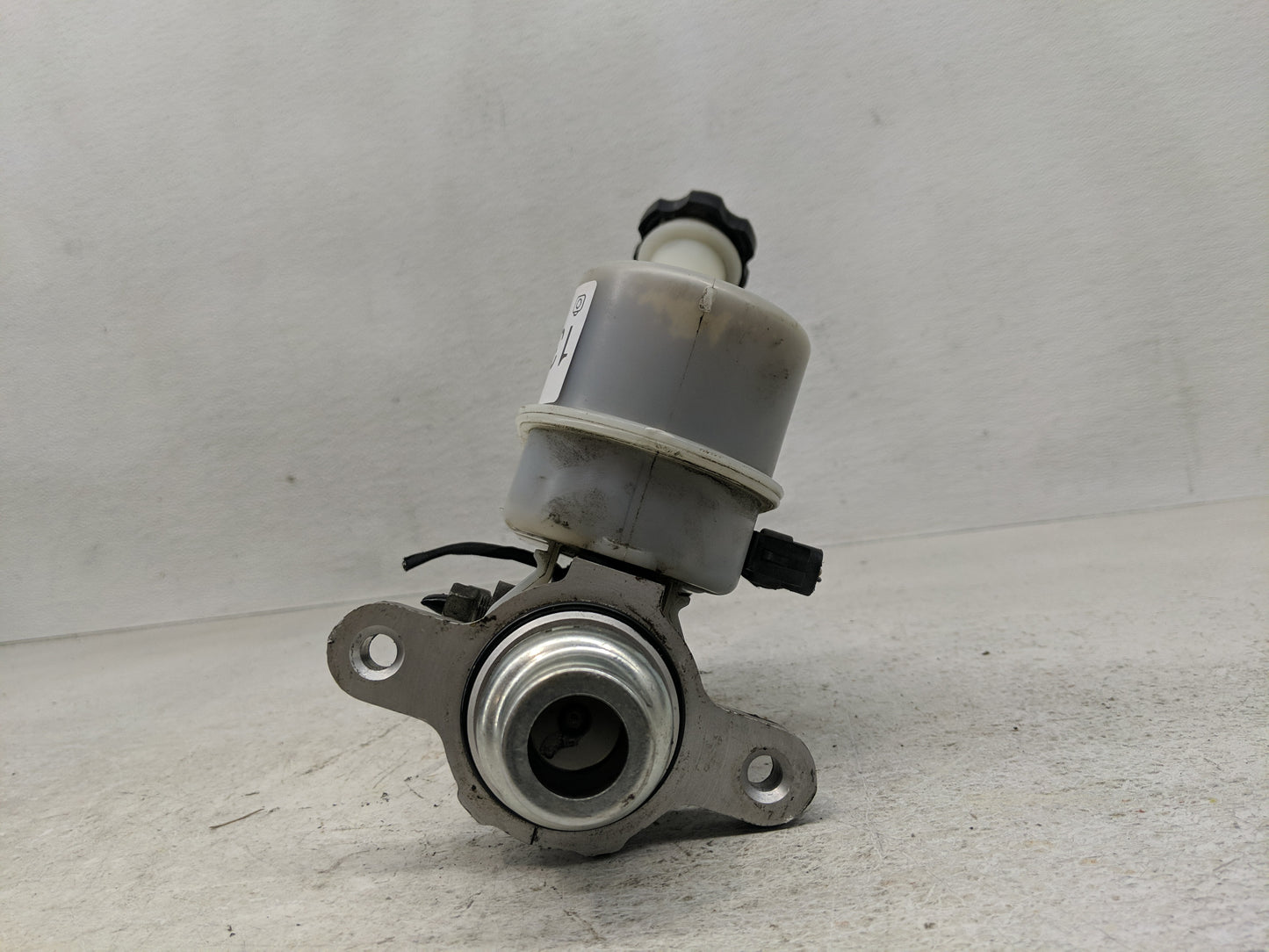 2009-2017 Buick Enclave Brake Master Cylinder - Oemusedautoparts1.com