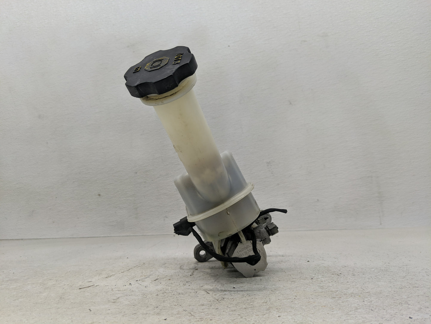 2009-2017 Buick Enclave Brake Master Cylinder - Oemusedautoparts1.com