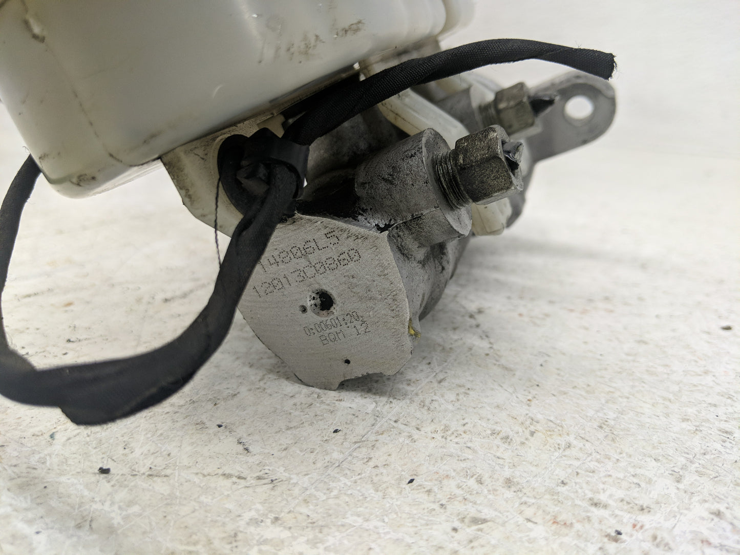 2009-2017 Buick Enclave Brake Master Cylinder - Oemusedautoparts1.com