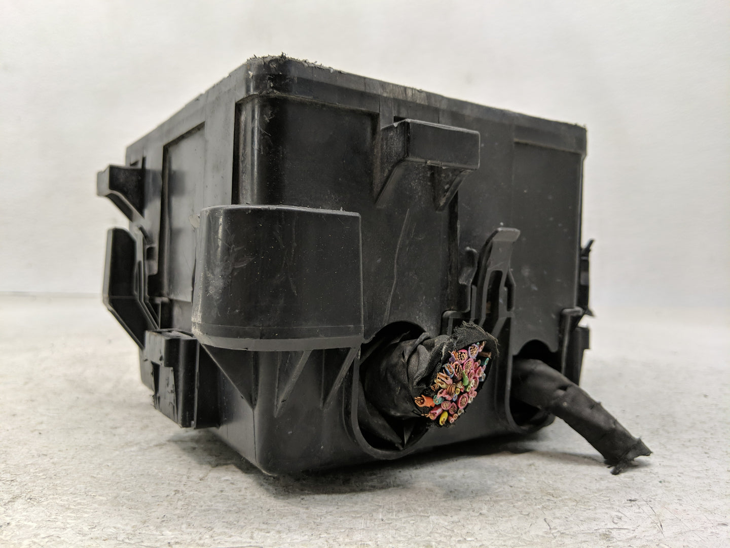 2012 Buick Enclave Fusebox Fuse Box Panel Relay Module P/N:15927722 20972852 Fits OEM Used Auto Parts - Oemusedautoparts1.co