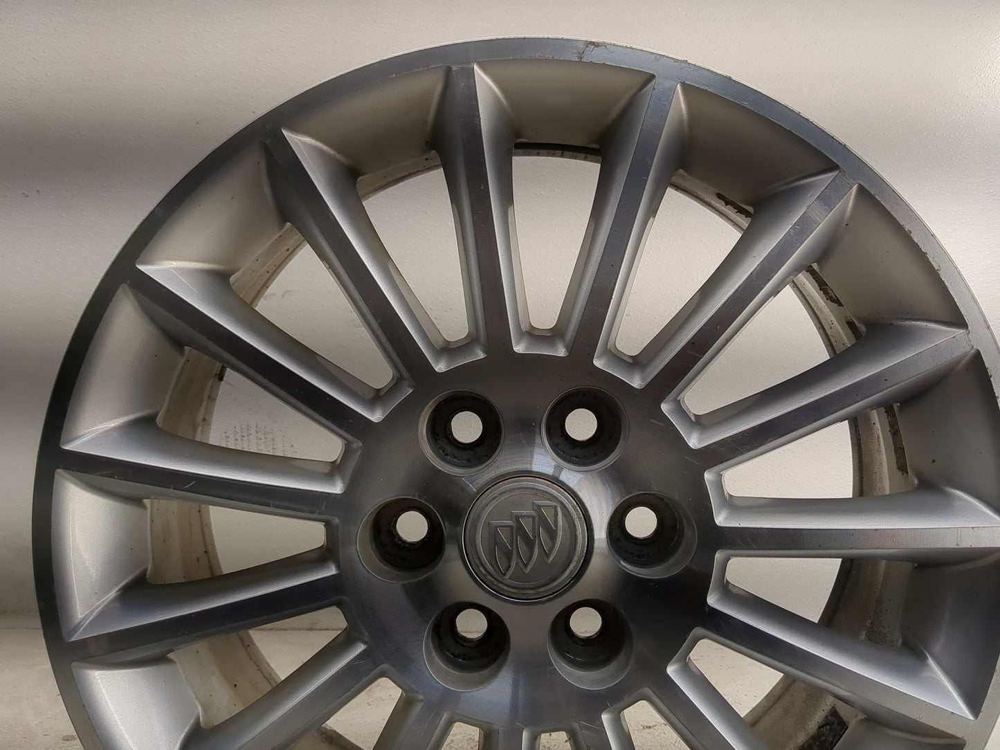 2008-2012 Buick Enclave Oem Wheel Rim 1318372 - Oemusedautoparts1.com