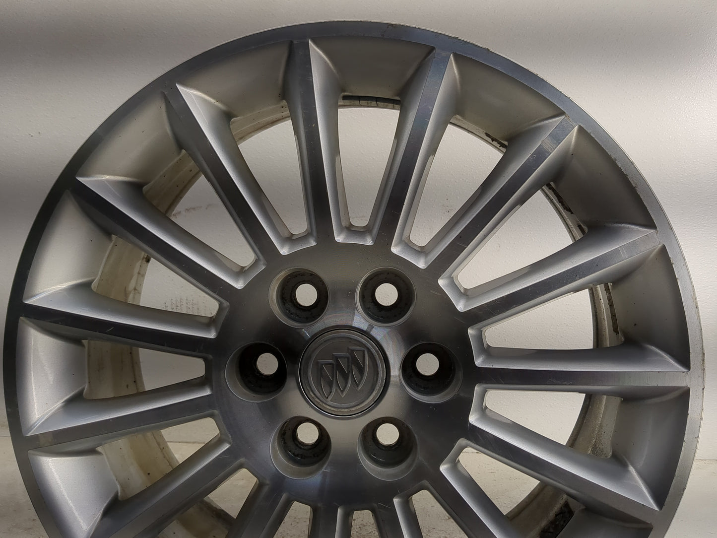 2008-2012 Buick Enclave Oem Wheel Rim 1318372 - Oemusedautoparts1.com