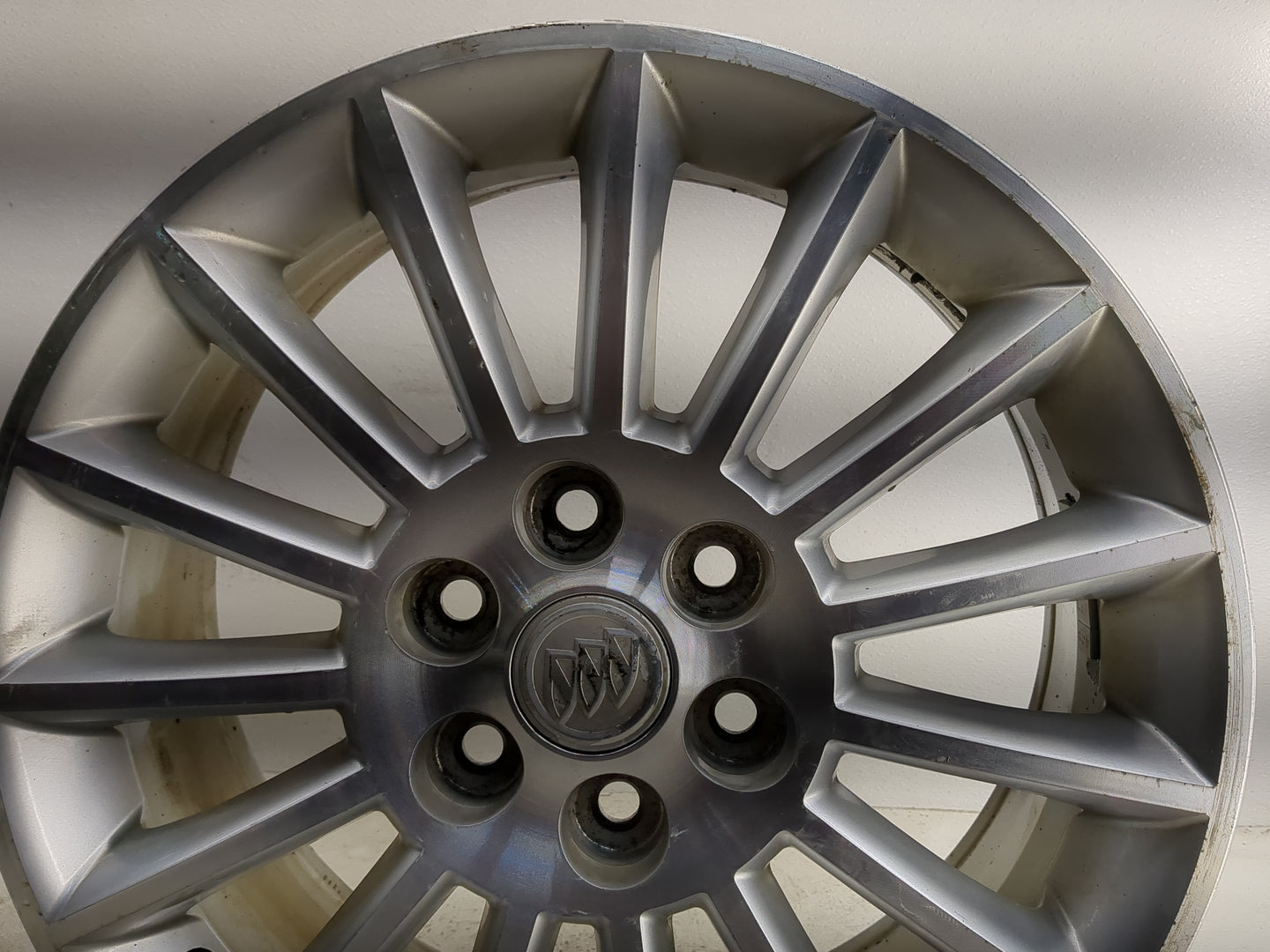 2008-2012 Buick Enclave Oem Wheel Rim 1318373 - Oemusedautoparts1.com