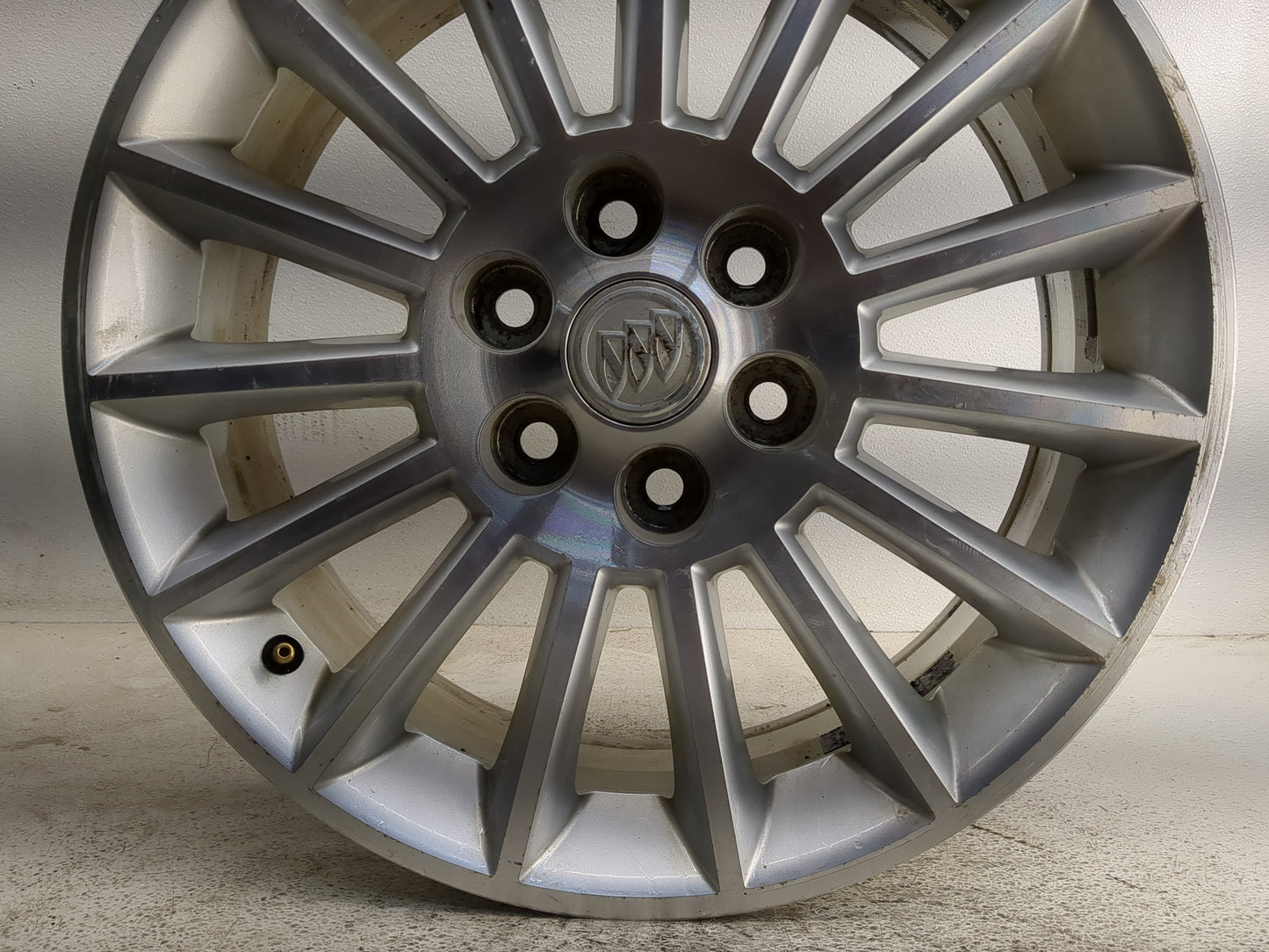 2008-2012 Buick Enclave Oem Wheel Rim 1318373 - Oemusedautoparts1.com