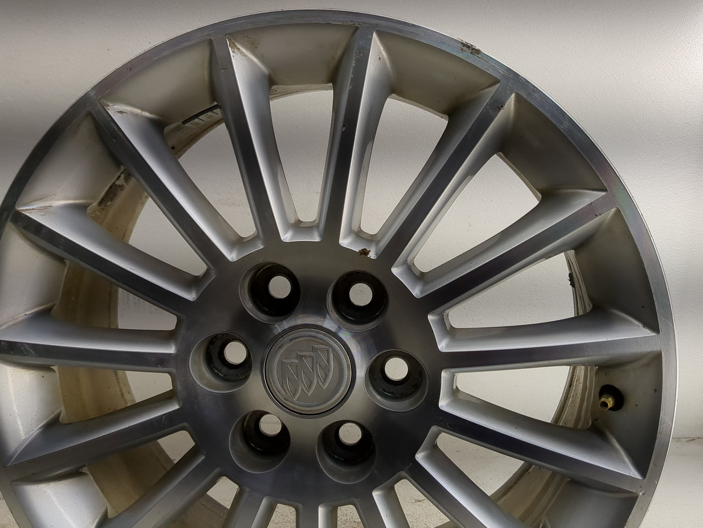 2008-2012 Buick Enclave Oem Wheel Rim 1318374 - Oemusedautoparts1.com