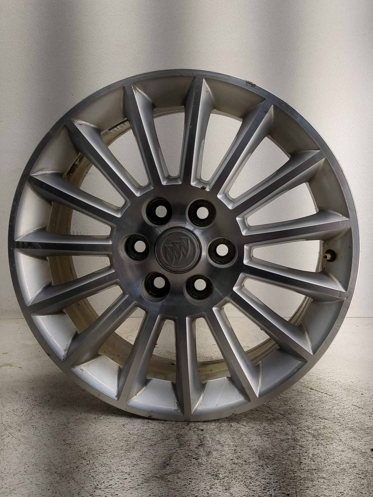 2008-2012 Buick Enclave Oem Wheel Rim 1318374 - Oemusedautoparts1.com