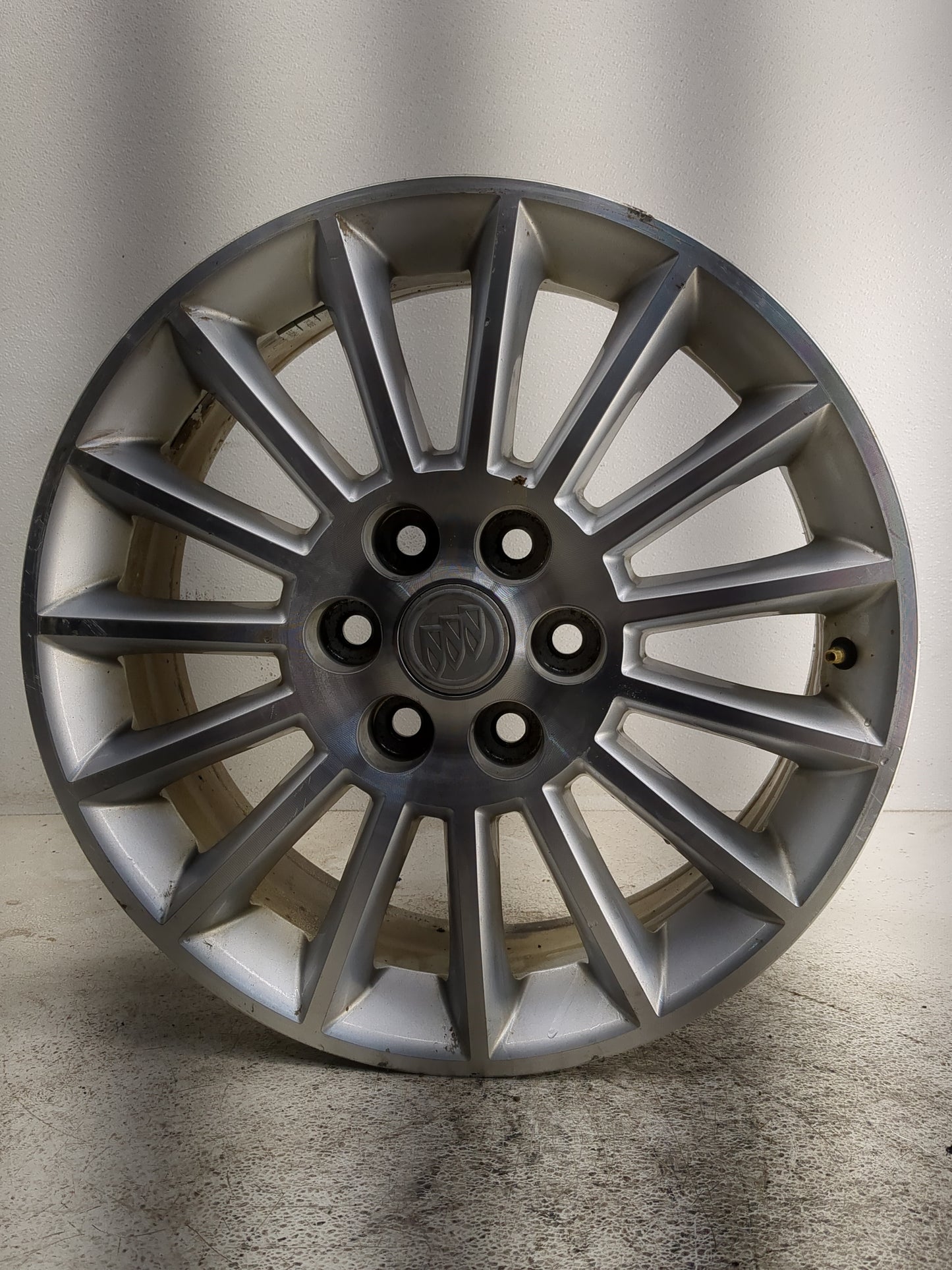 2008-2012 Buick Enclave Oem Wheel Rim 1318374 - Oemusedautoparts1.com