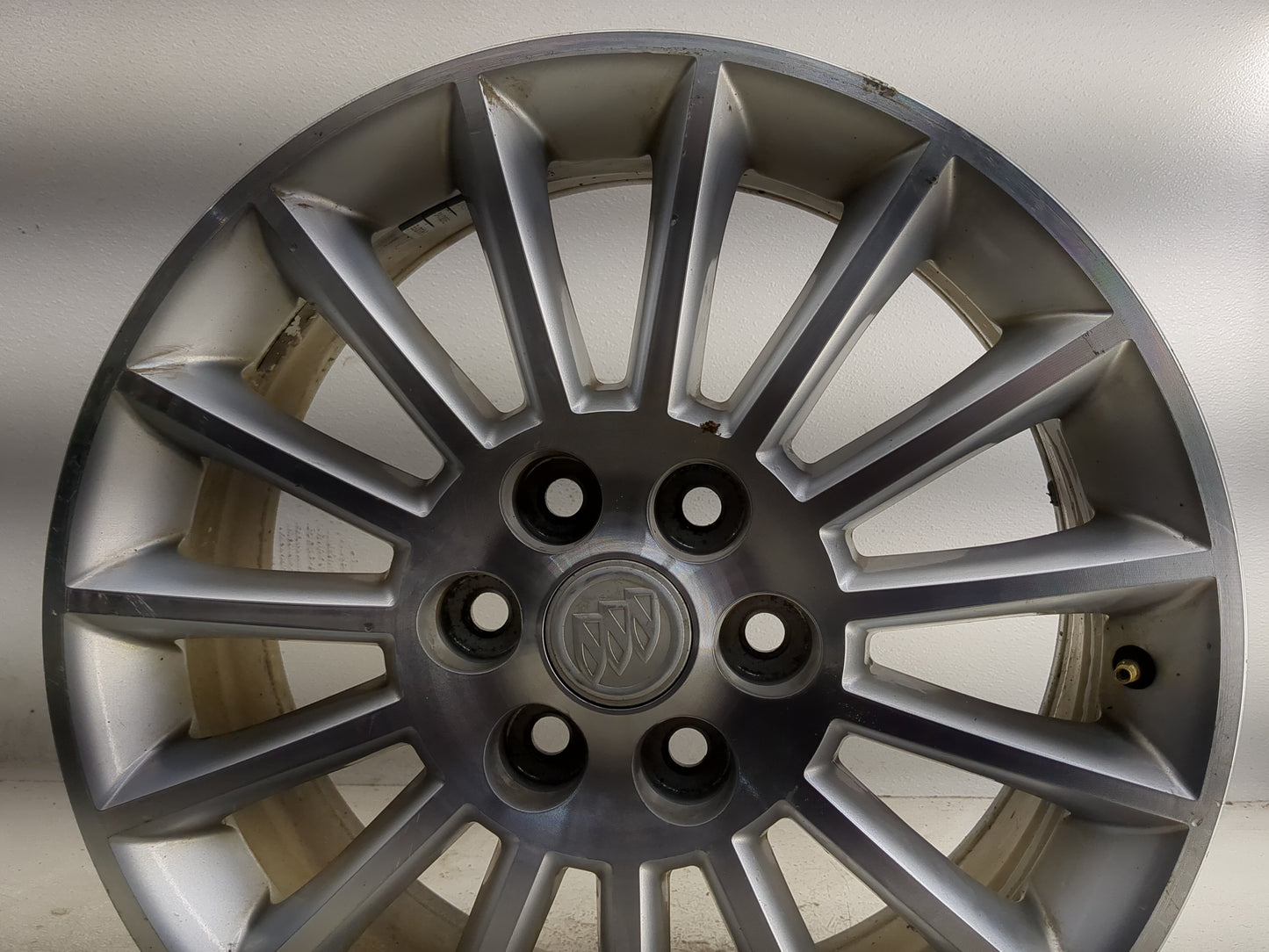 2008-2012 Buick Enclave Oem Wheel Rim 1318374 - Oemusedautoparts1.com