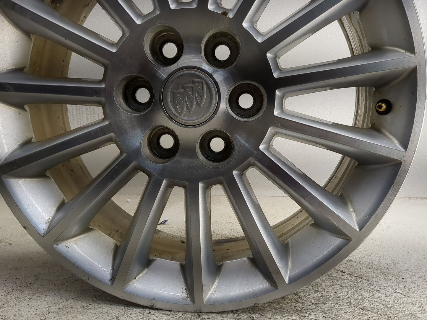 2008-2012 Buick Enclave Oem Wheel Rim 1318374 - Oemusedautoparts1.com