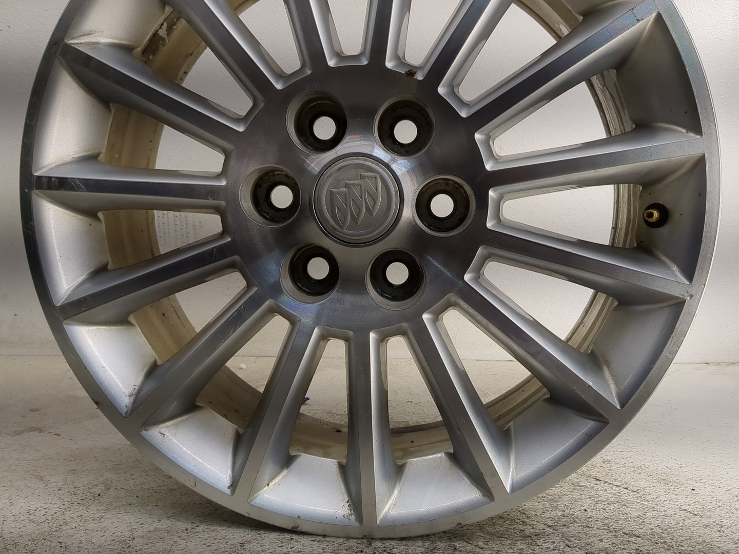 2008-2012 Buick Enclave Oem Wheel Rim 1318374 - Oemusedautoparts1.com
