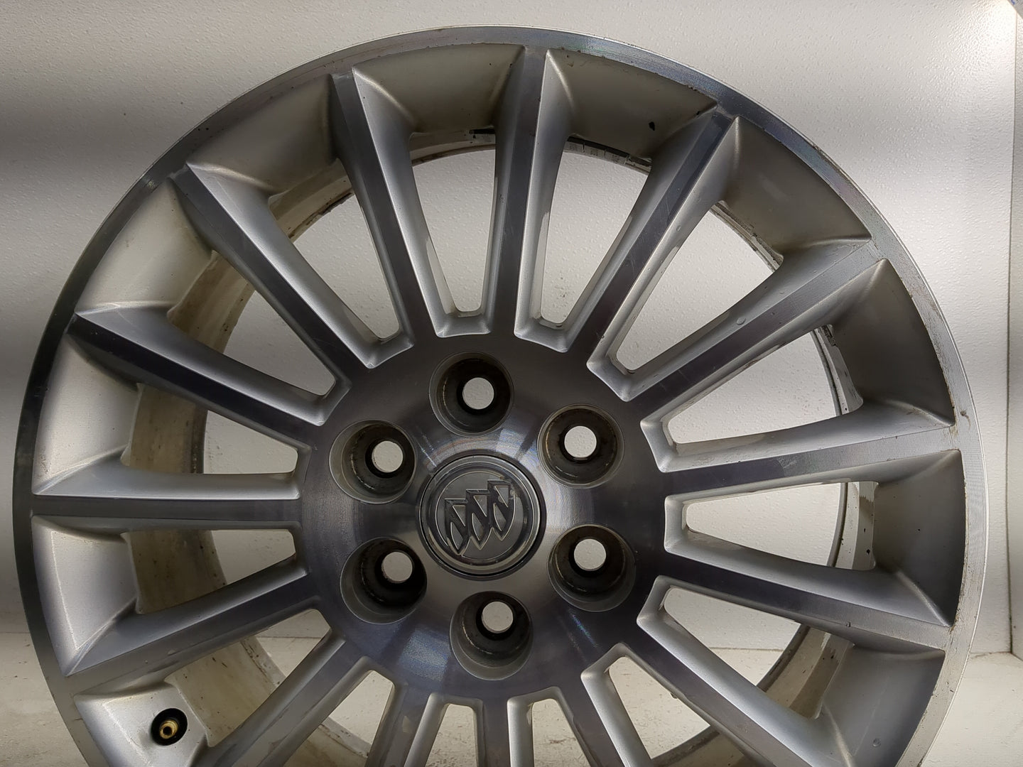 2008-2012 Buick Enclave Oem Wheel Rim 1318375 - Oemusedautoparts1.com