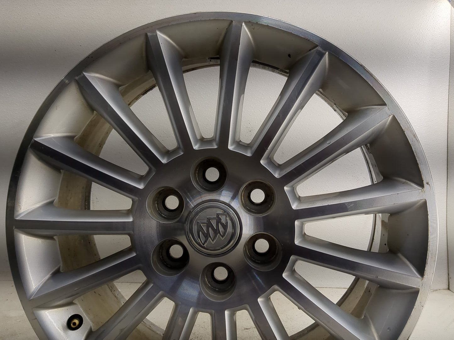 2008-2012 Buick Enclave Oem Wheel Rim 1318375 - Oemusedautoparts1.com