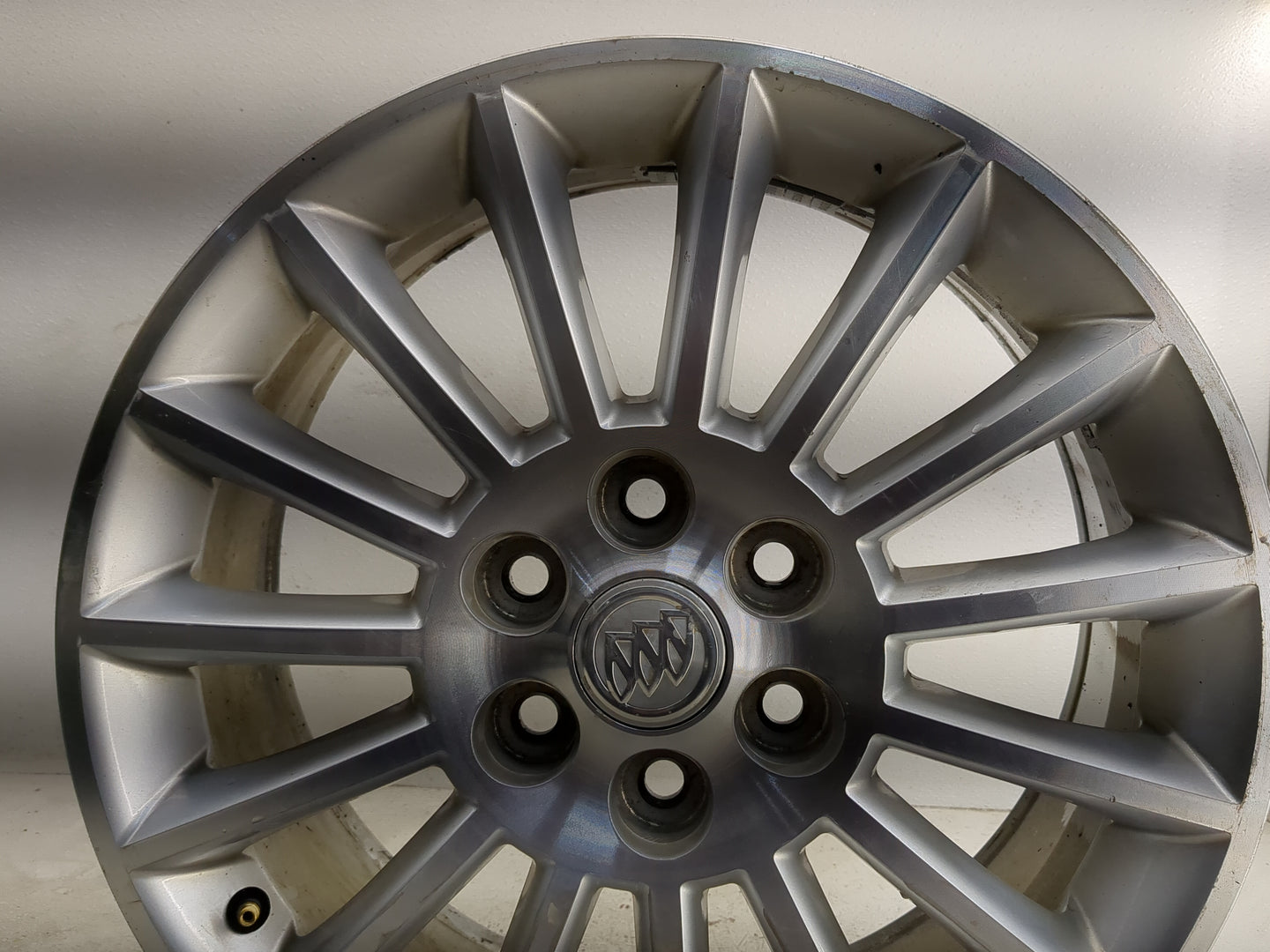 2008-2012 Buick Enclave Oem Wheel Rim 1318375 - Oemusedautoparts1.com