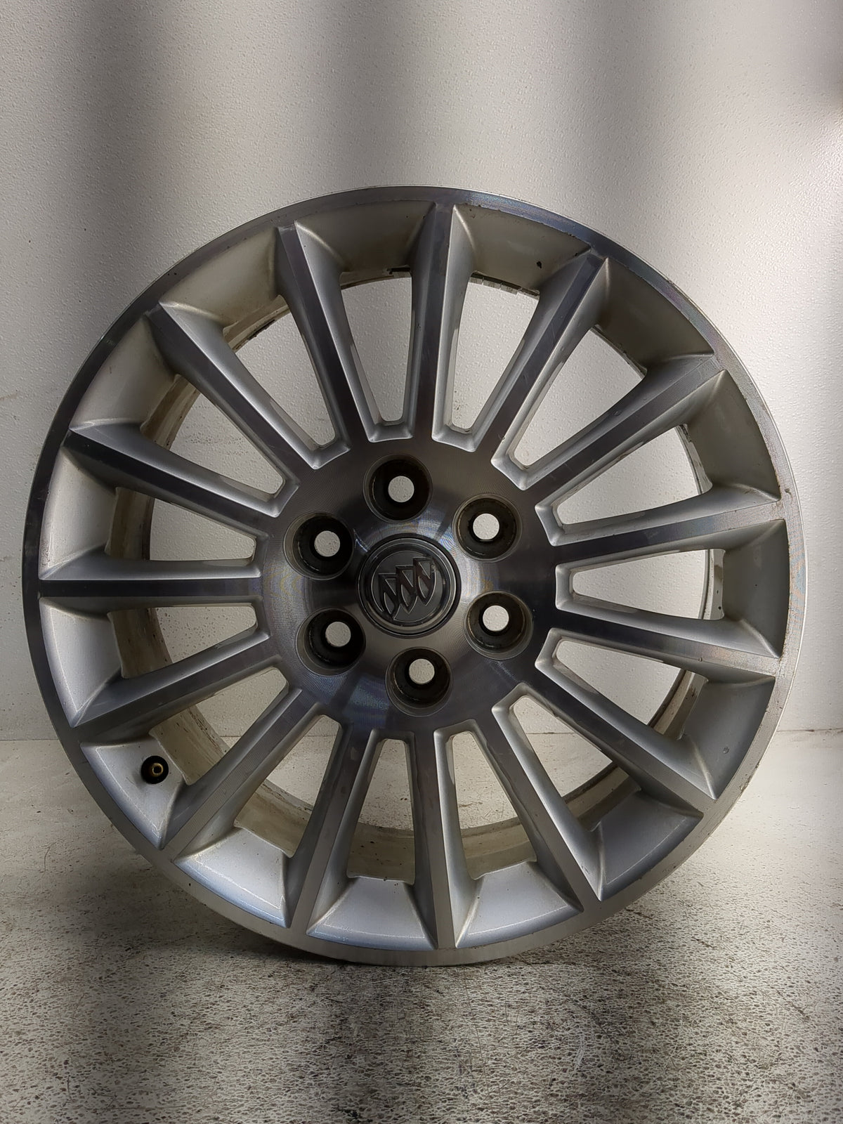 2008-2012 Buick Enclave Oem Wheel Rim 1318375 - Oemusedautoparts1.com