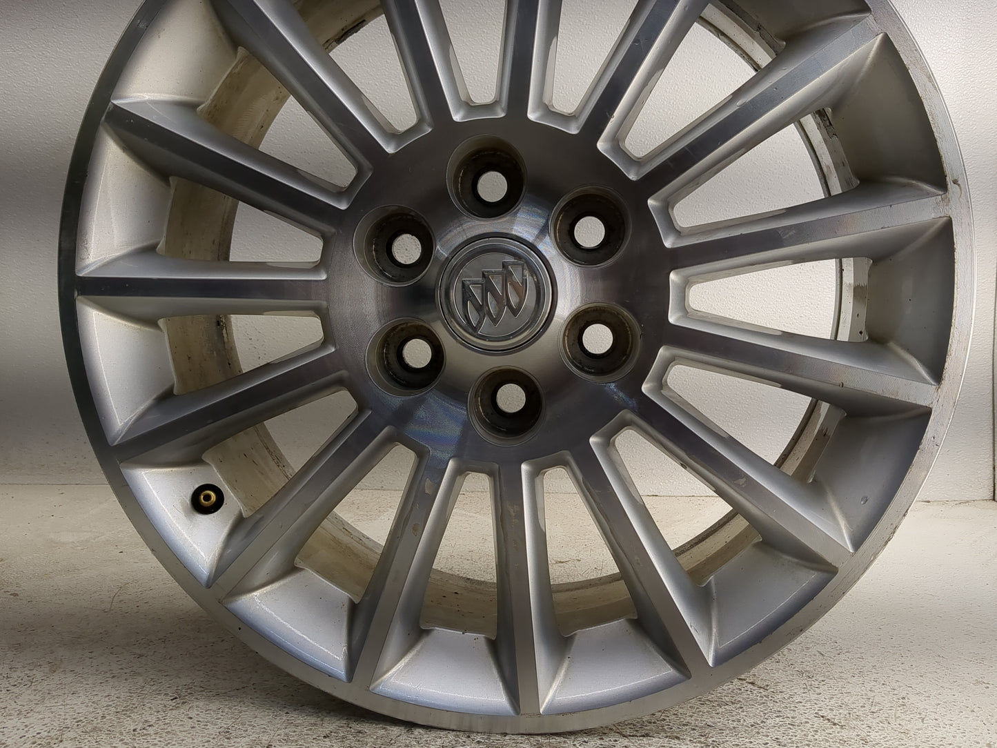2008-2012 Buick Enclave Oem Wheel Rim 1318375 - Oemusedautoparts1.com