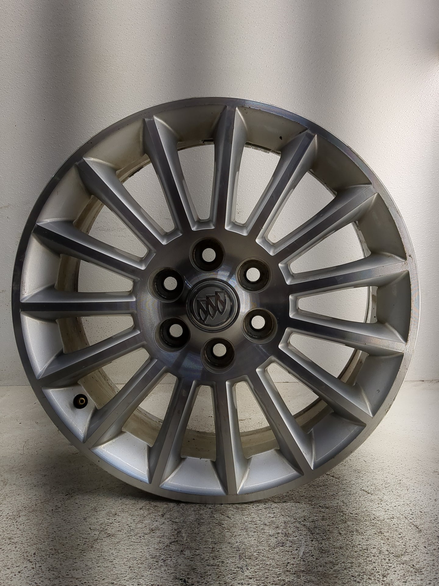 2008-2012 Buick Enclave Oem Wheel Rim 1318375 - Oemusedautoparts1.com