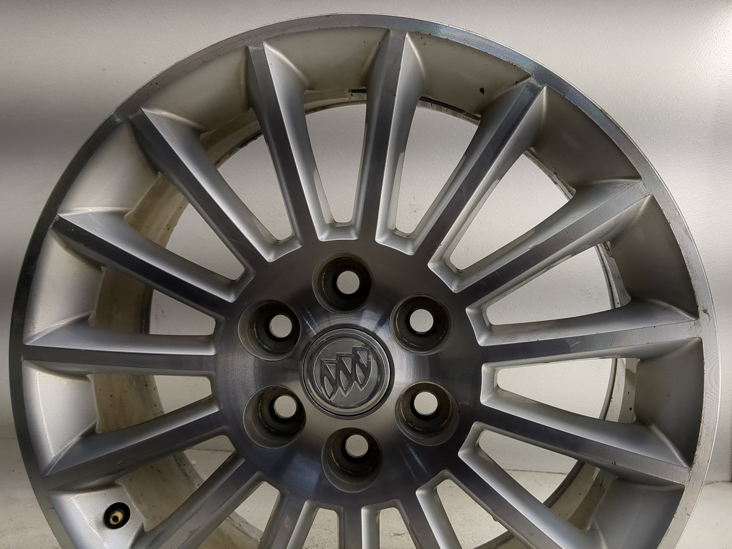 2008-2012 Buick Enclave Oem Wheel Rim 1318375 - Oemusedautoparts1.com
