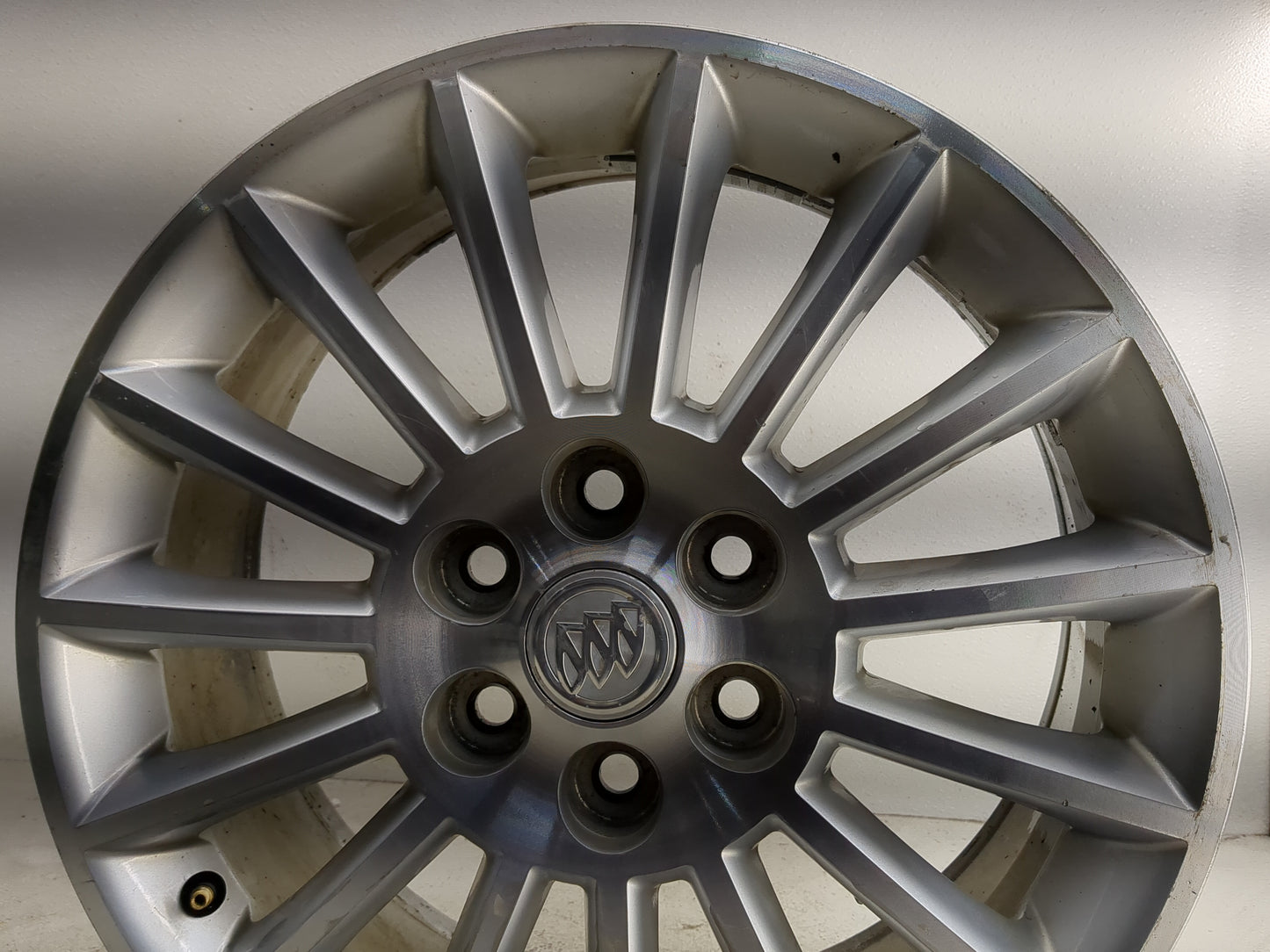 2008-2012 Buick Enclave Oem Wheel Rim 1318375 - Oemusedautoparts1.com