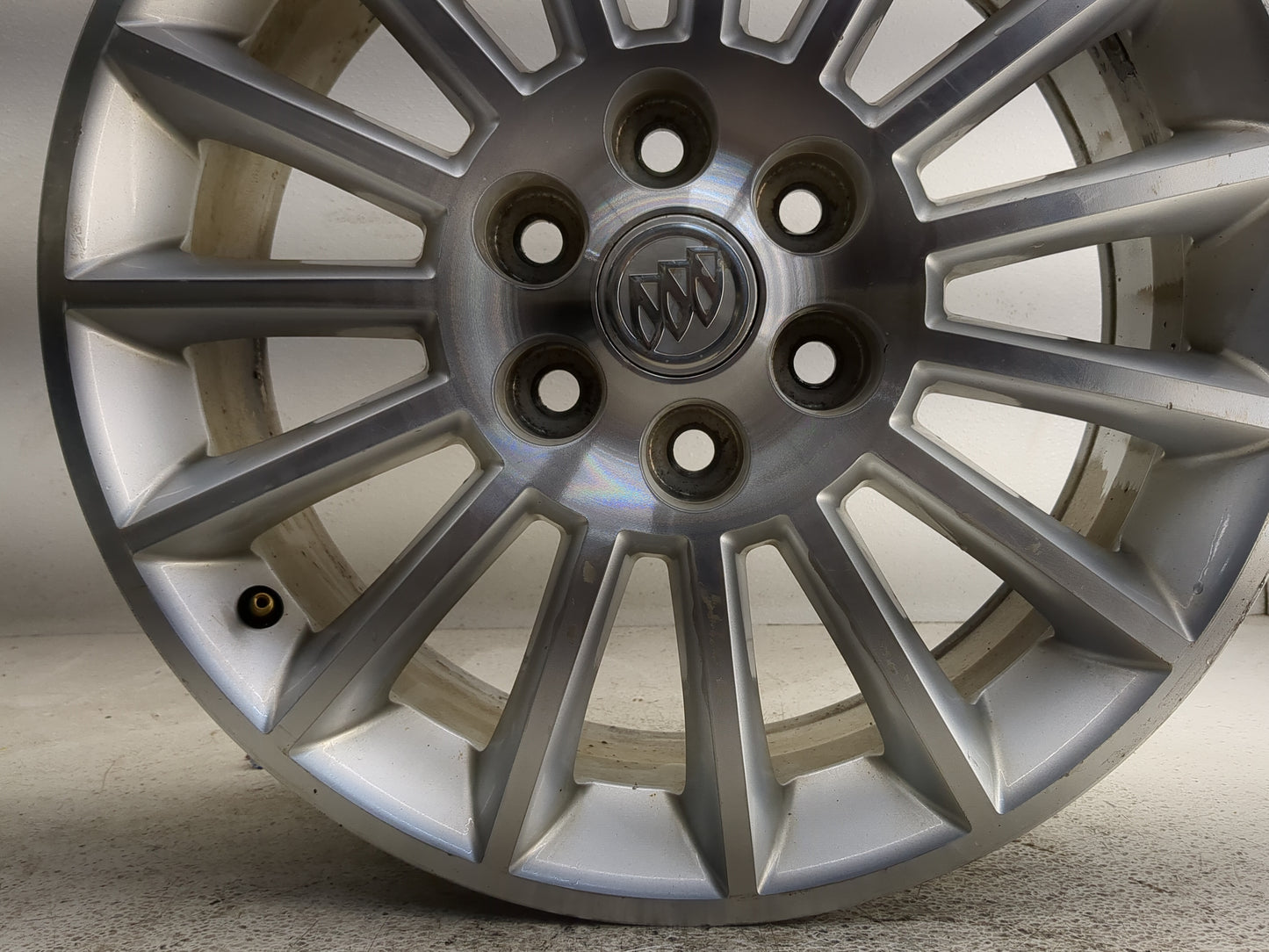 2008-2012 Buick Enclave Oem Wheel Rim 1318375 - Oemusedautoparts1.com