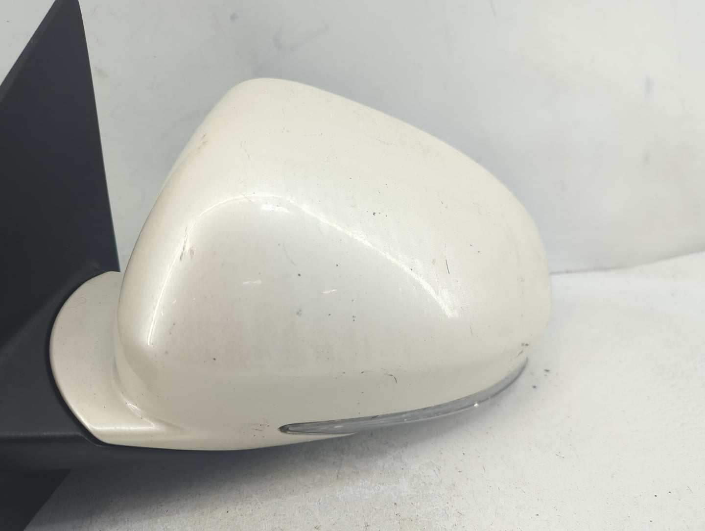 2008-2012 Buick Enclave Driver Side View Mirror - Left Door Mirror OEM Used - Oemusedautoparts1.com