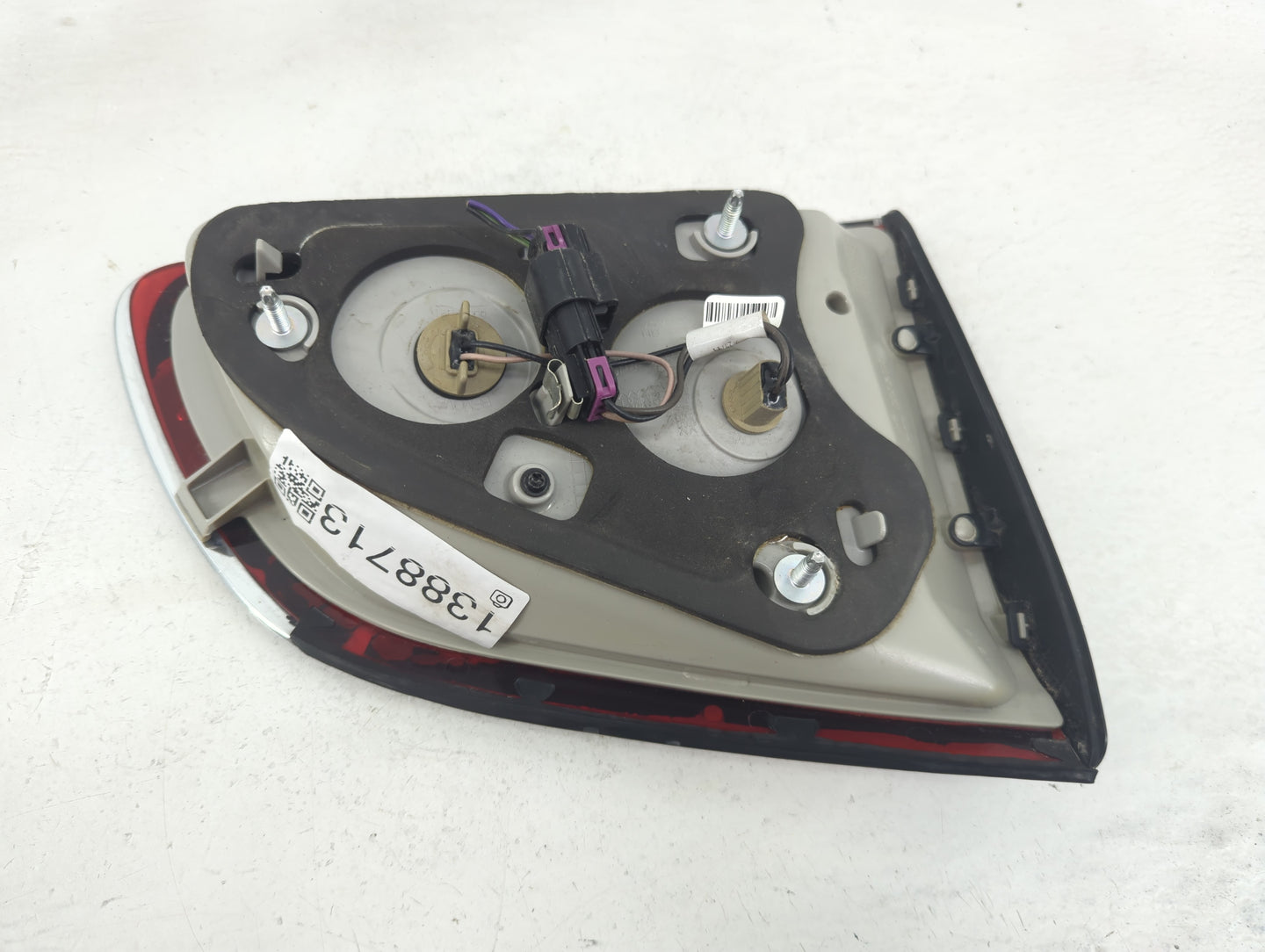2008-2012 Buick Enclave Tail Light Assembly Passenger Right OEM Fits Fits 2008 2009 2010 2011 2012 OEM Used Auto Parts - Oem