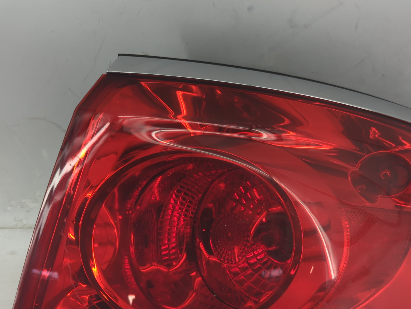 2008-2012 Buick Enclave Tail Light Assembly Passenger Right OEM P/N:25954942 Fits Fits 2008 2009 2010 2011 2012 OEM Used Aut