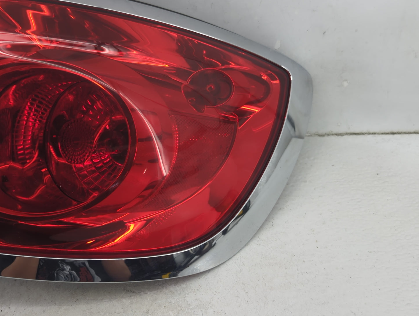 2008-2012 Buick Enclave Tail Light Assembly Passenger Right OEM P/N:25954942 Fits Fits 2008 2009 2010 2011 2012 OEM Used Aut
