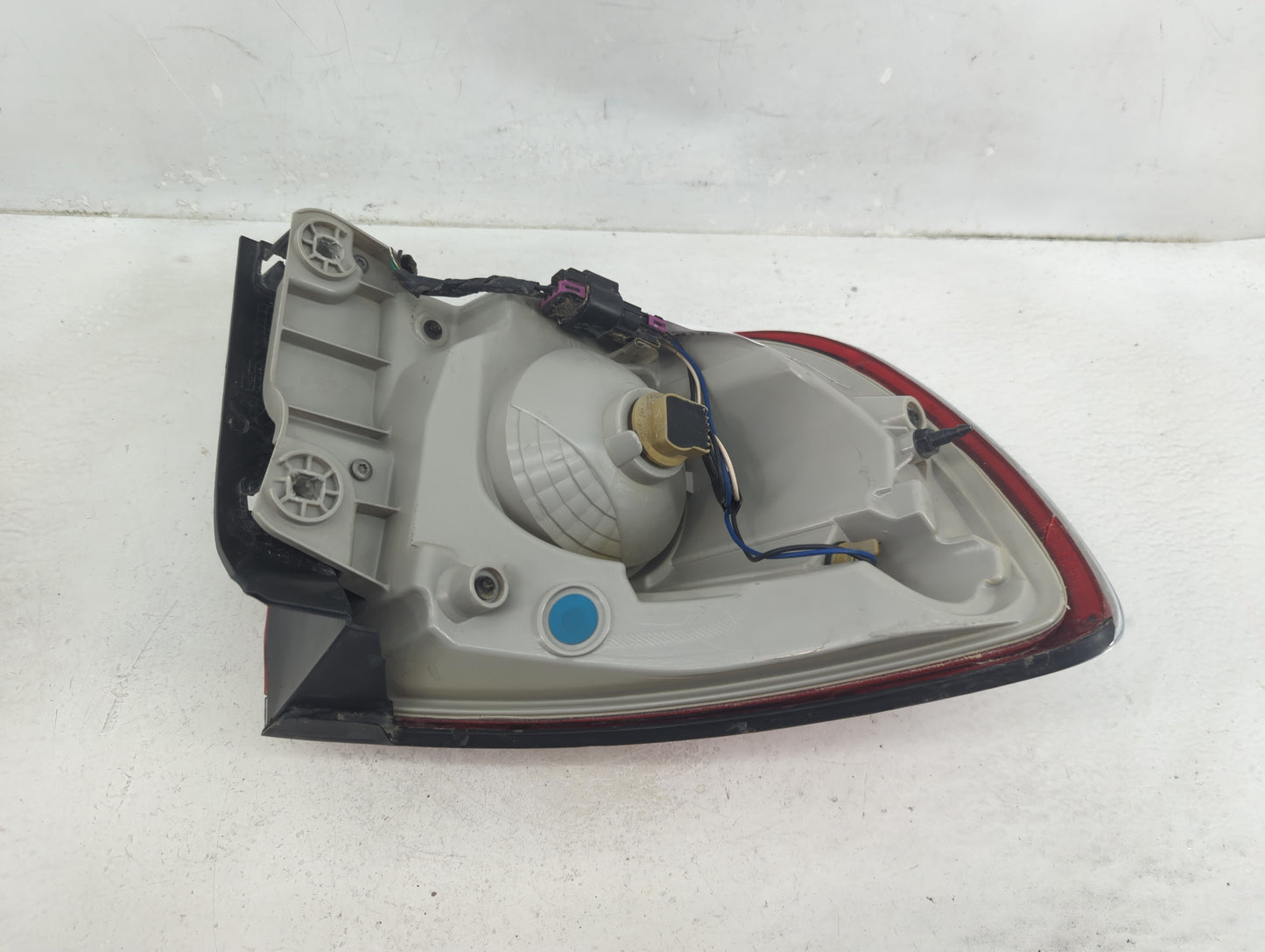 2008-2012 Buick Enclave Tail Light Assembly Passenger Right OEM P/N:25954942 Fits Fits 2008 2009 2010 2011 2012 OEM Used Aut