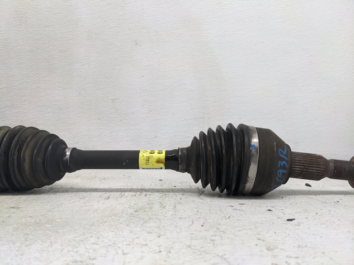2008-2017 Buick Enclave Axle Shaft Front Passenger Cv C/v - Oemusedautoparts1.com
