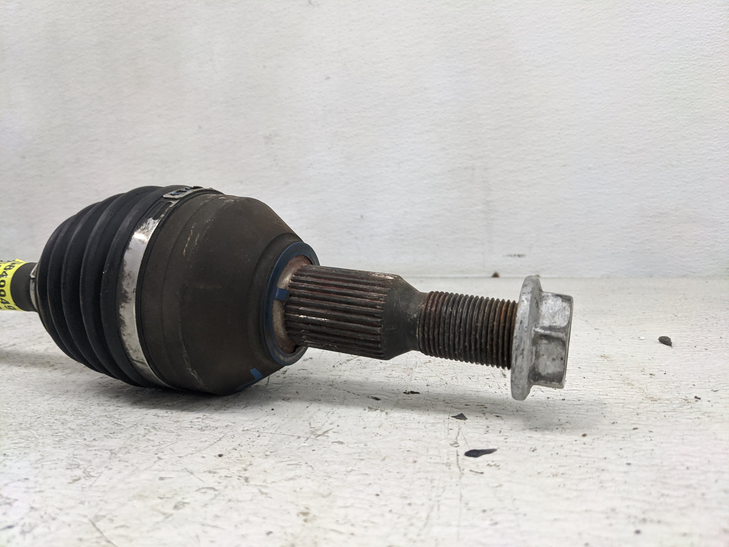 2008-2017 Buick Enclave Axle Shaft Front Passenger Cv C/v - Oemusedautoparts1.com
