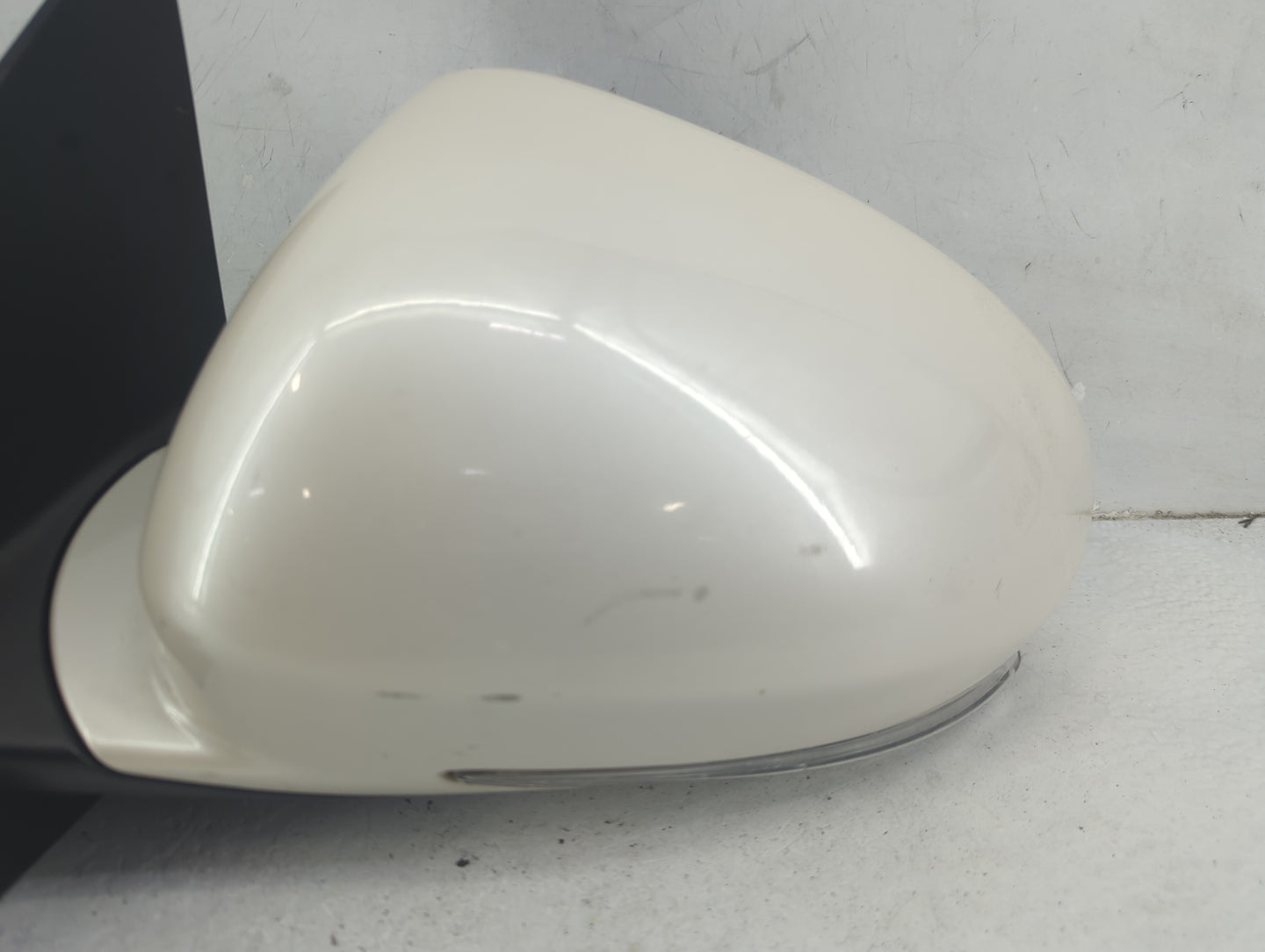 2008-2012 Buick Enclave Driver Side View Mirror - Left Door Mirror OEM Used - Oemusedautoparts1.com