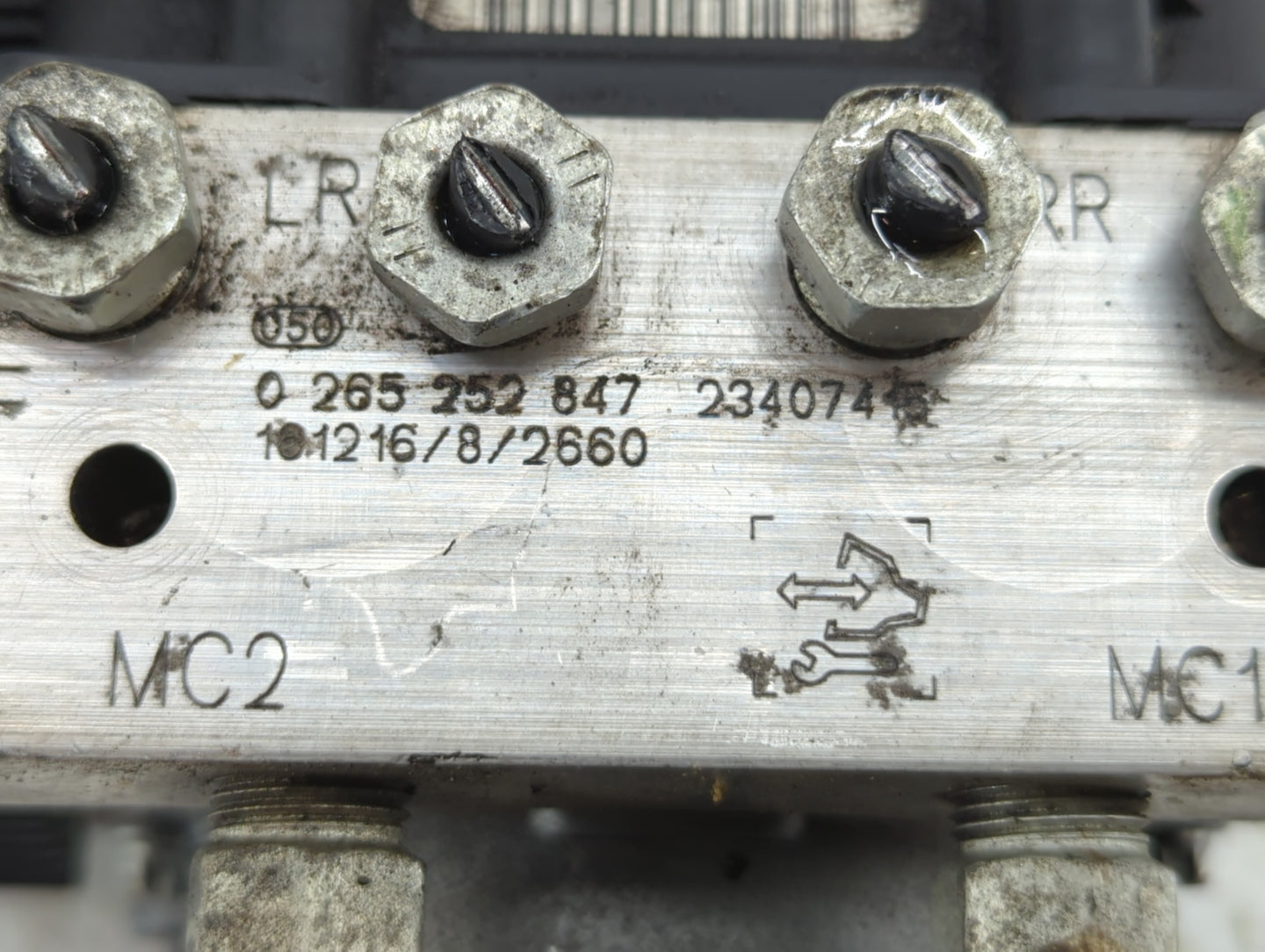 2012-2017 Buick Enclave ABS Pump Control Module Replacement P/N:23407415 22912779 Fits Fits 2012 2013 2014 2015 2016 2017 OE