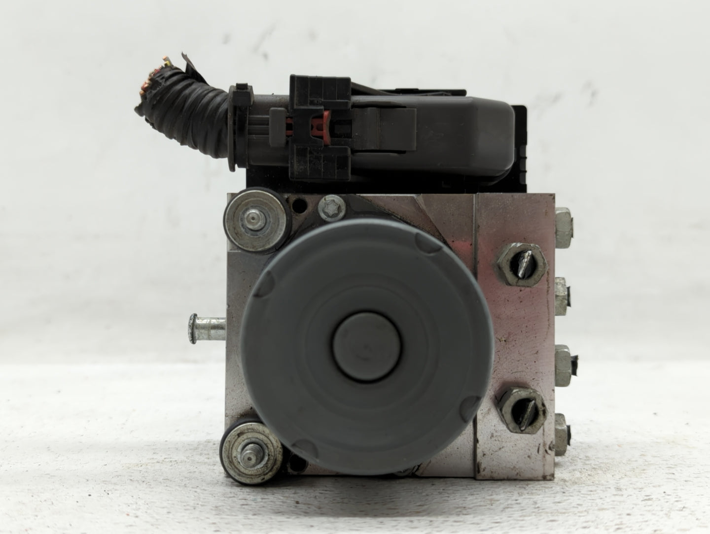 2012-2017 Buick Enclave ABS Pump Control Module Replacement P/N:22912779 23407415 Fits Fits 2012 2013 2014 2015 2016 2017 OE