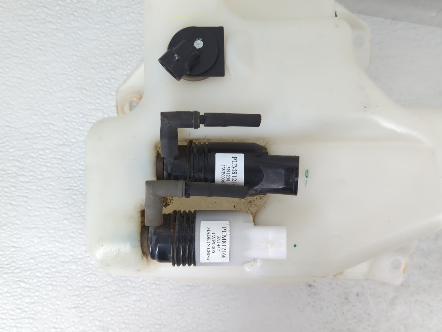 2010-2017 Buick Enclave Windshield Washer Fluid Reservoir Bottle Oem - Oemusedautoparts1.com