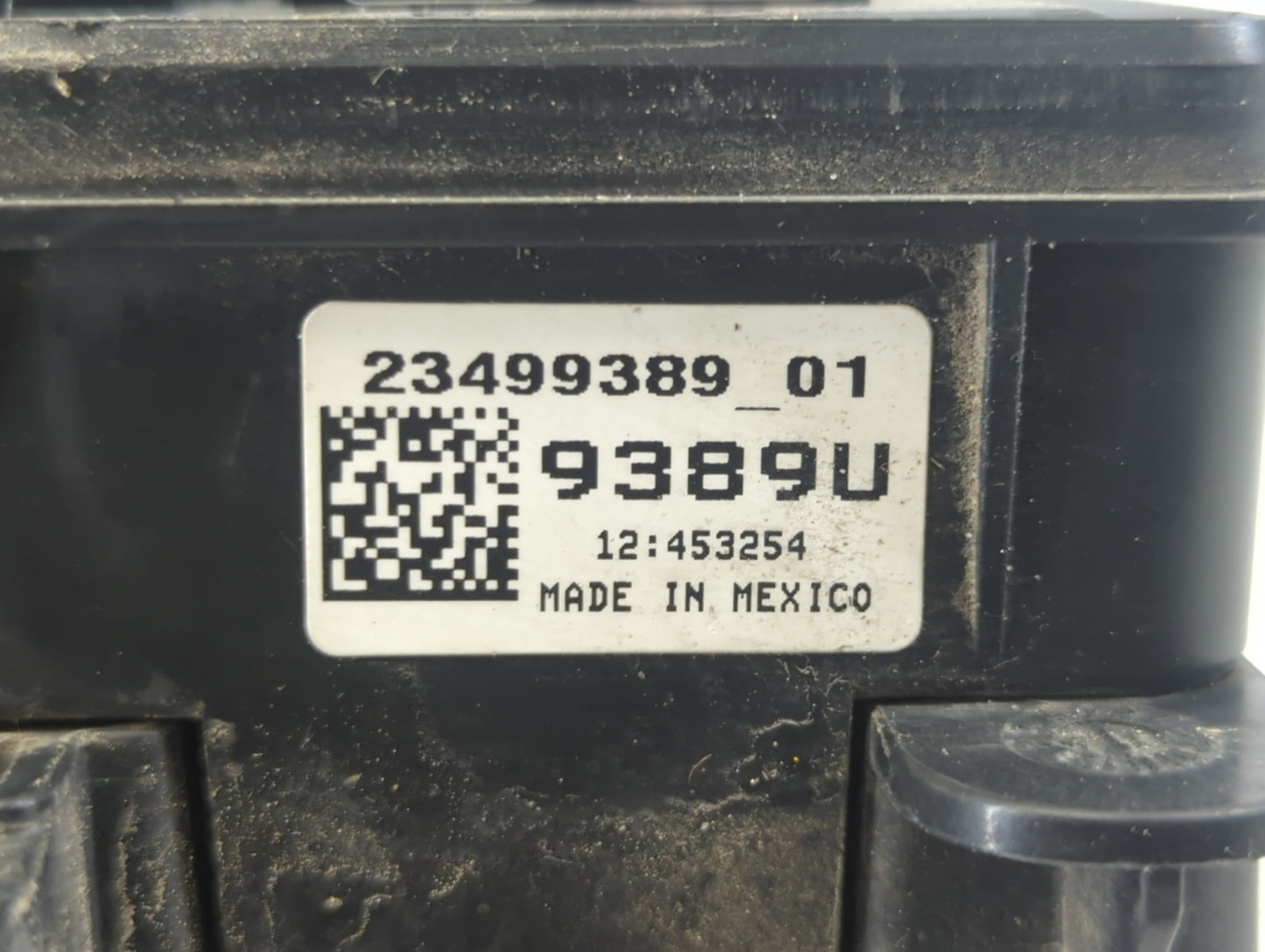 2012 Buick Enclave Fusebox Fuse Box Panel Relay Module P/N:9389U 23499389-01 Fits OEM Used Auto Parts - Oemusedautoparts1.co