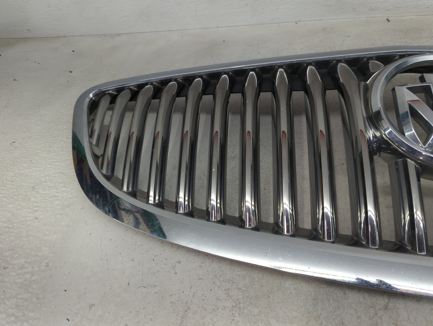2008-2012 Buick Enclave Front Grille Bumper Not Included - Oemusedautoparts1.com