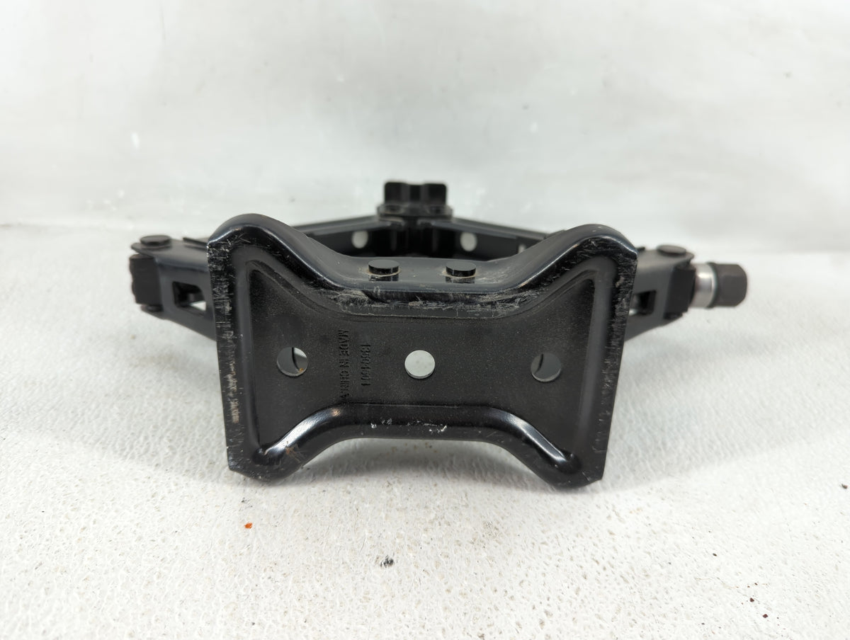 2012 Buick Lacrosse Spare Scissor Car Jack 1241663 - Oemusedautoparts1.com