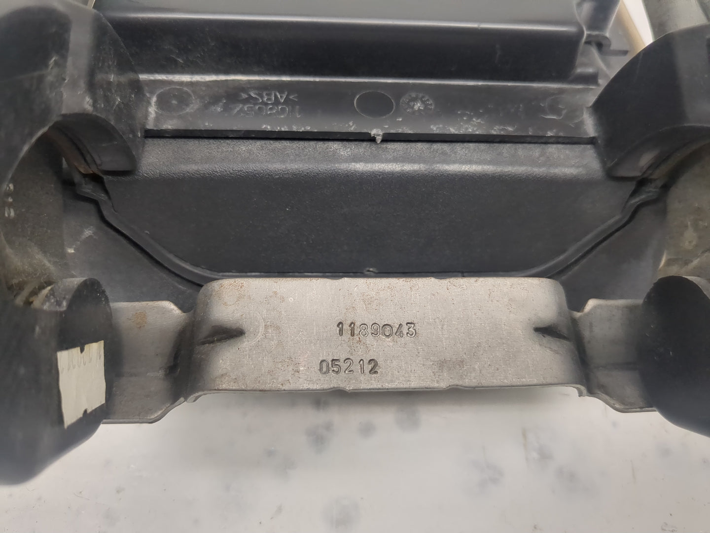 2012 Buick Lacrosse Center Console Armrest Cover Lid Fits OEM Used Auto Parts - Oemusedautoparts1.com