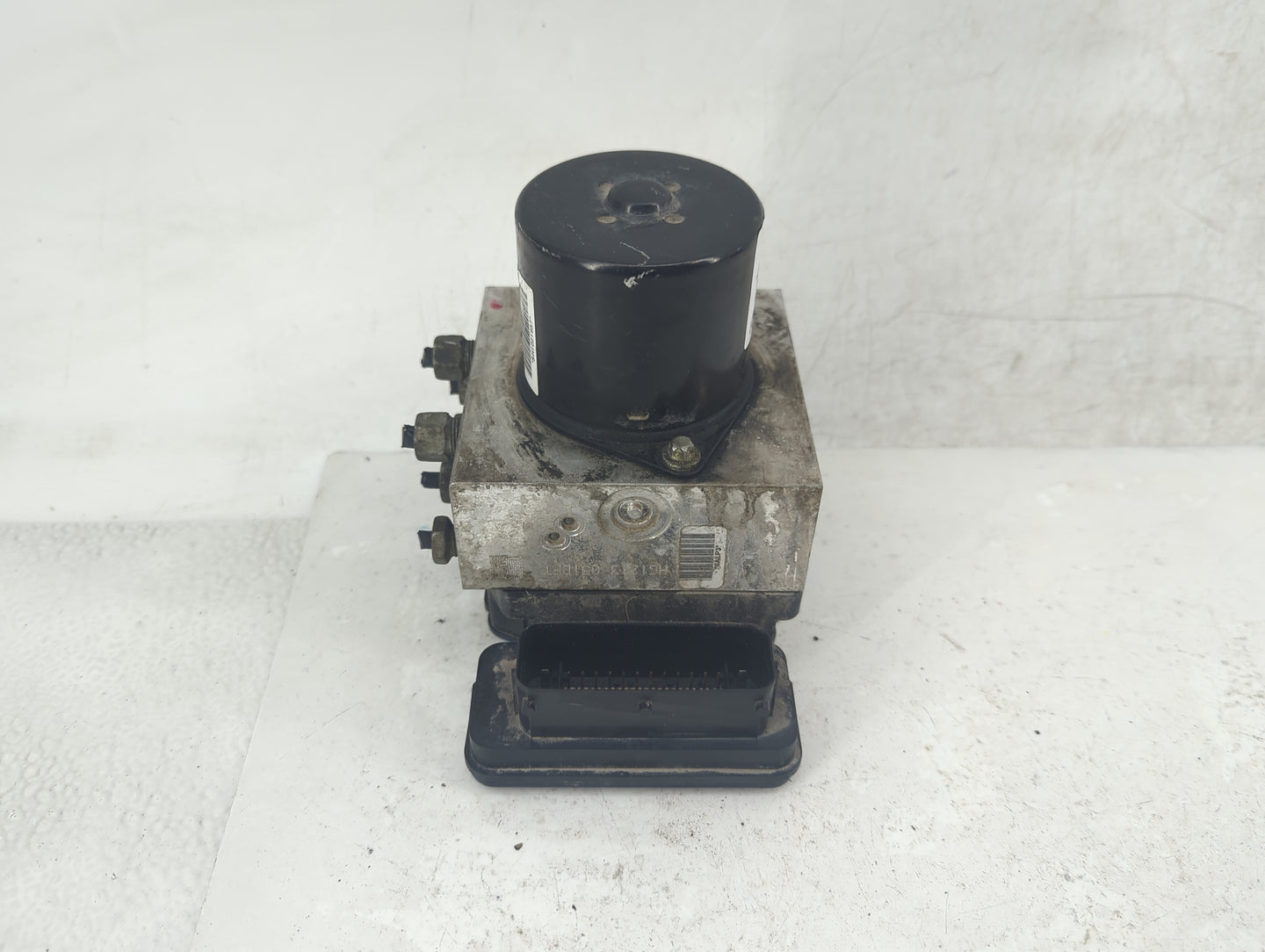2012-2015 Buick Lacrosse Throttle Body P/N:22810057 Fits Fits 2012 2013 2014 2015 OEM Used Auto Parts - Oemusedautoparts1.co