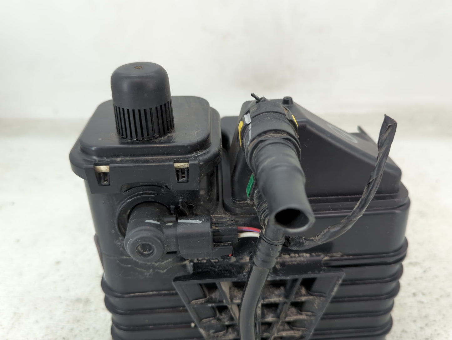 2012 Buick Lacrosse Fuel Vapor Charcoal Canister 1431881 - Oemusedautoparts1.com