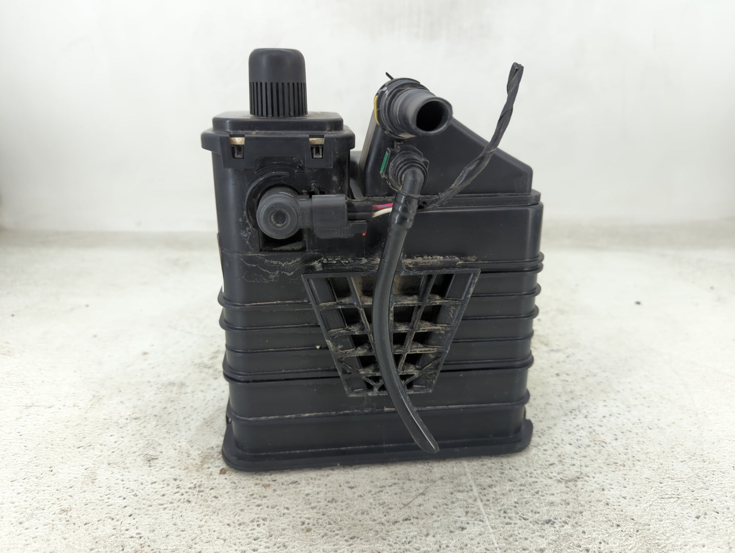 2012 Buick Lacrosse Fuel Vapor Charcoal Canister 1431881 - Oemusedautoparts1.com