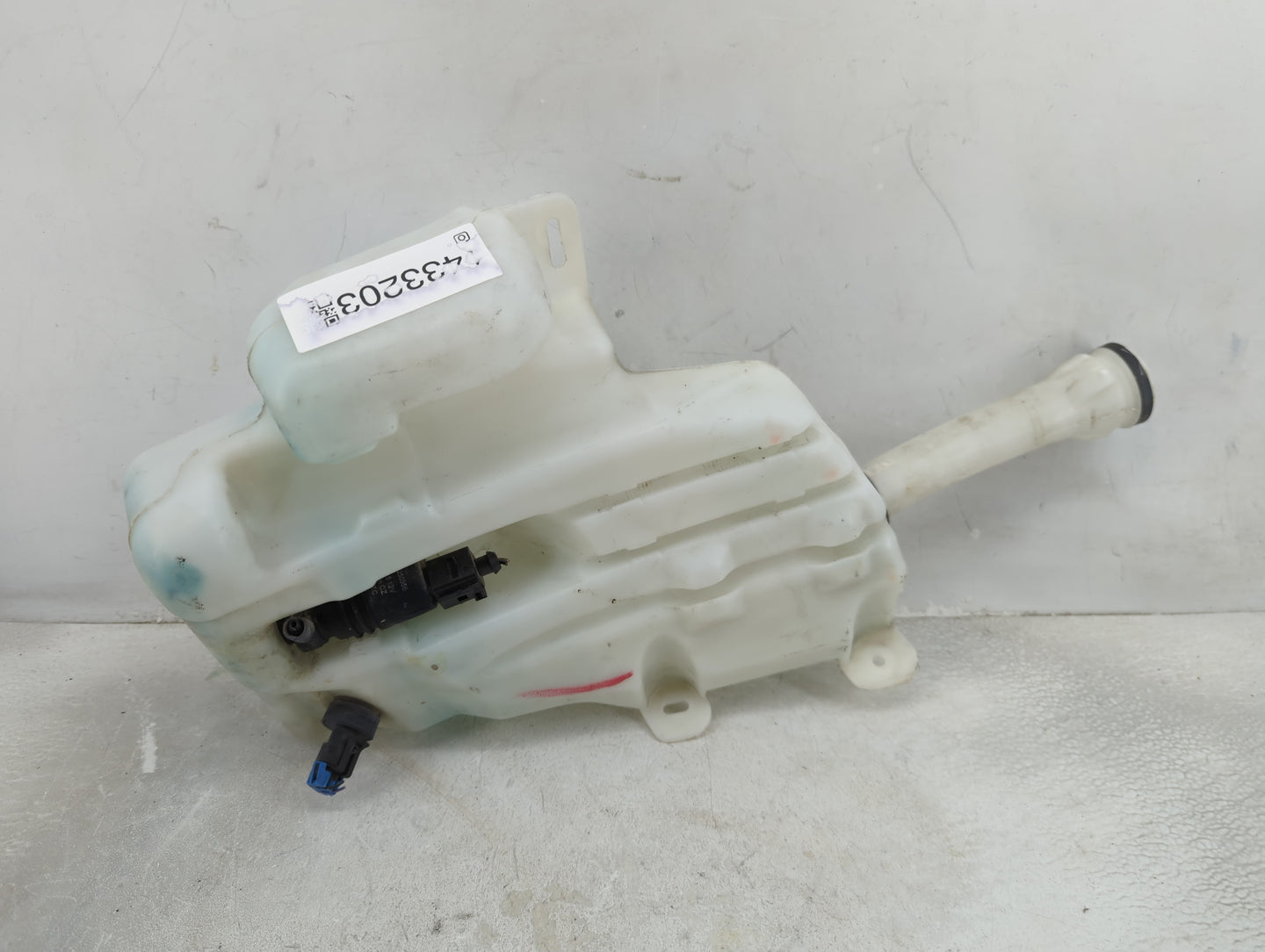 2010-2016 Buick Lacrosse Windshield Washer Fluid Reservoir Bottle Oem - Oemusedautoparts1.com