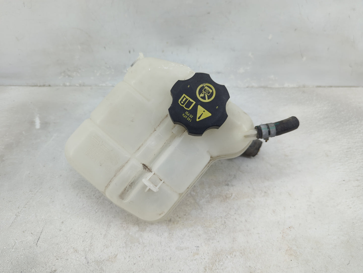 2010-2016 Buick Lacrosse Radiator Coolant Overflow Expansion Tank Bottle 1433262 - Oemusedautoparts1.com